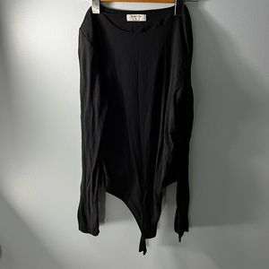 Babaton contour medium bodysuit - only worn a handful of times doesn’t fit